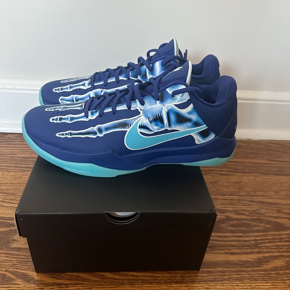 Kobe V PROTRO X-RAY - Picture 3 of 7